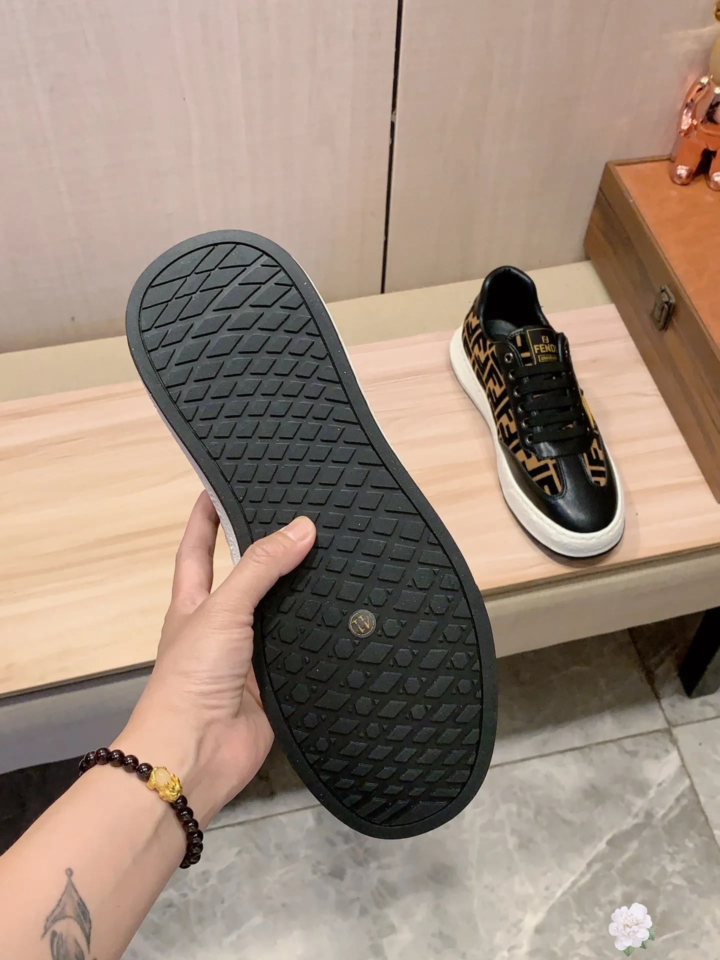 Men's men's shoes 💰420💰💰🎩🎩[Lightning][Lightning] "FENDI*" The latest and most popular casual shoes, top brand [Seduce] luxury ~ purchasing agent, top quality ~. [Strong] The upper is made of imported breathable cowhide with fabric material ➕ Breathable sheepskin feet (•) and fine workmanship. The original stylish and stylish soft rubber wear-resistant and non-slip outsole is light and comfortable on the feet. The real thing looks better when photographed in person. No. 122: code: 38-44, 5️⃣ colors selected